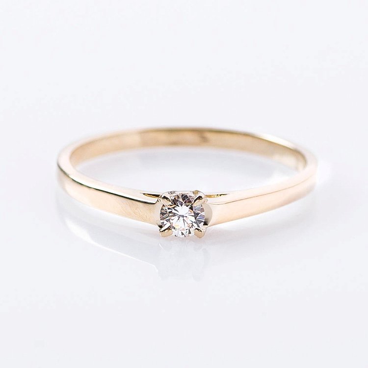 Золота заручальна каблучка з діамантом р0674ж Золота заручальна каблучка з діамантом р0674ж від ювелірного магазину Онікс