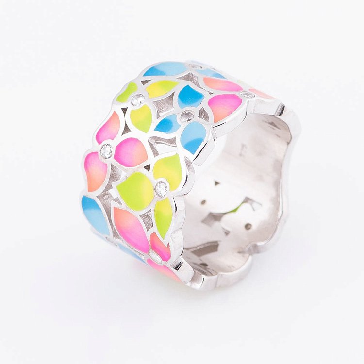 Кольцо с фианитами и эмалью 111945 от ювелирного магазина Оникс