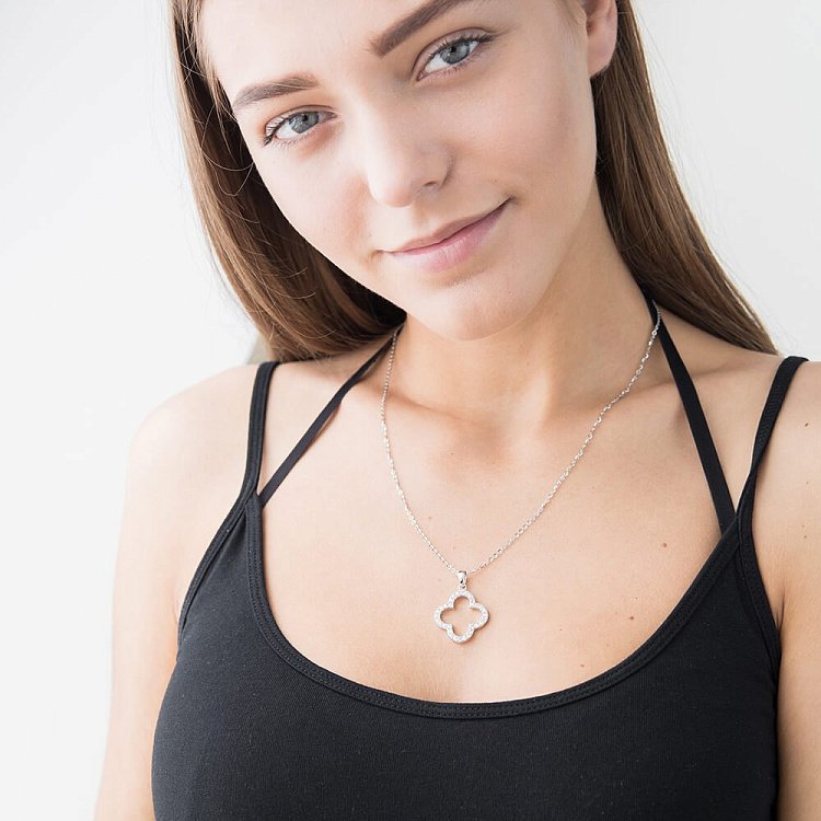 Серебряная подвеска "Клевер" с фианитами 132214 от ювелирного магазина Оникс - 2