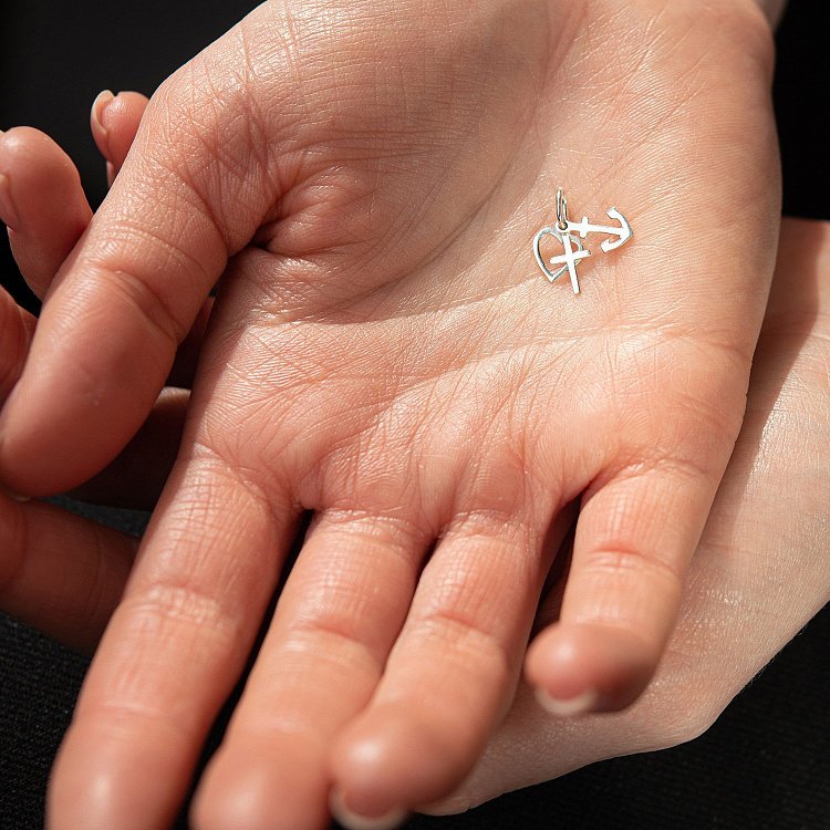 Подвеска "Вера, Надежда, Любовь" 13590 от ювелирного магазина Оникс - 1