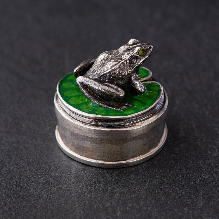 Срібна фігура "Жабка" ручної роботи 23131 від ювелірного магазину Онікс