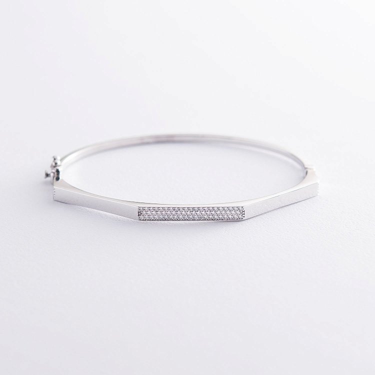 Жорсткий браслет в білому золоті (фіаніти) б04422 від ювелірного магазину Онікс