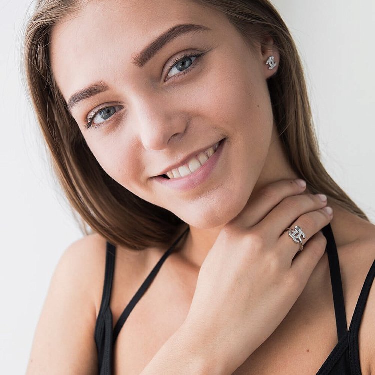 Ексклюзивне срібний перстень з фіанітами (родій) 111725 - 3 Ексклюзивне срібний перстень з фіанітами (родій) 111725 від ювелірного магазину Онікс - 3