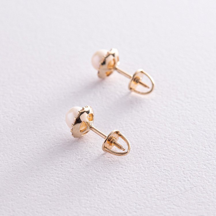 Золотые серьги - пусеты с жемчугом и фианитами с08168 от ювелирного магазина Оникс - 1