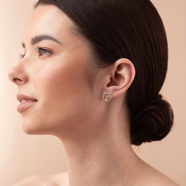 Золоті сережки - пусети "Кругообіг" з фіанітами с08354 від ювелірного магазину Онікс - 1