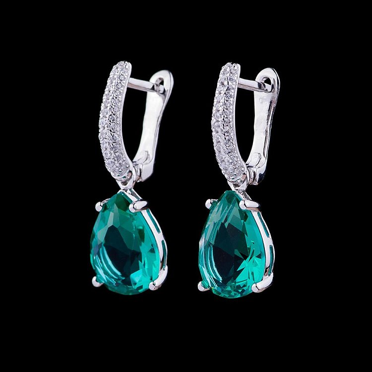 Серебряные серьги с фианитами 122014 от ювелирного магазина Оникс