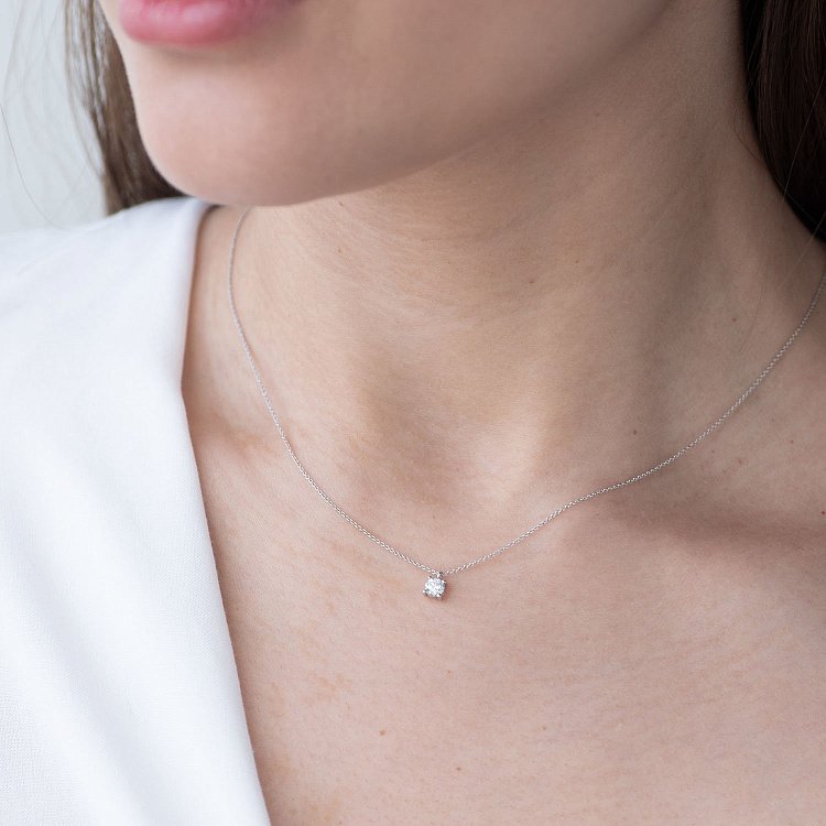 Золотое колье с бриллиантом колб0056di от ювелирного магазина Оникс - 1