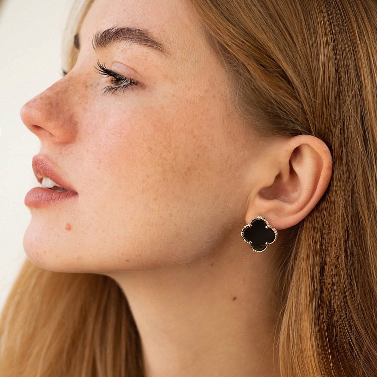 Золоті сережки "Конюшина" з оніксом с08105 від ювелірного магазину Онікс - 2