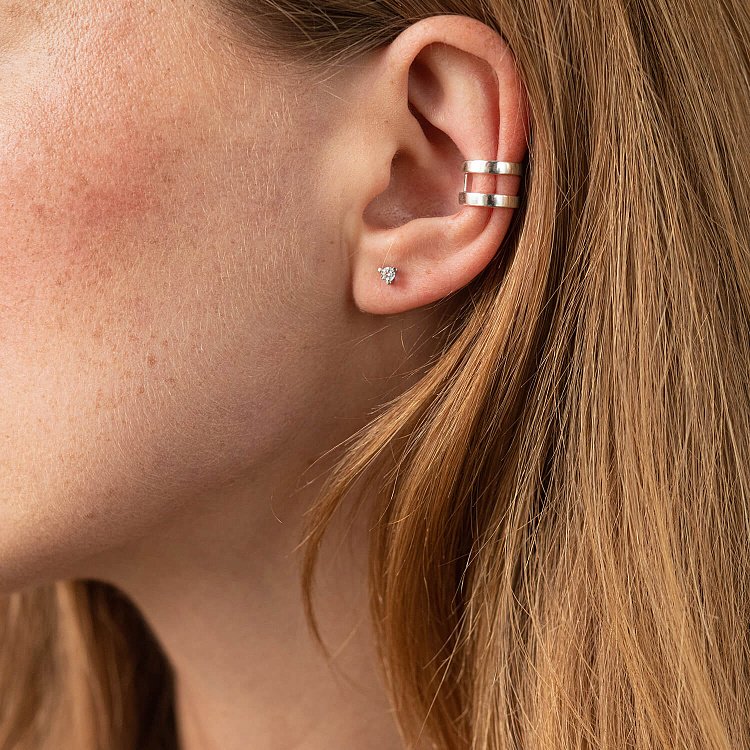 Серьги-гвоздики  из белого золота с фианитами с02828 от ювелирного магазина Оникс - 1