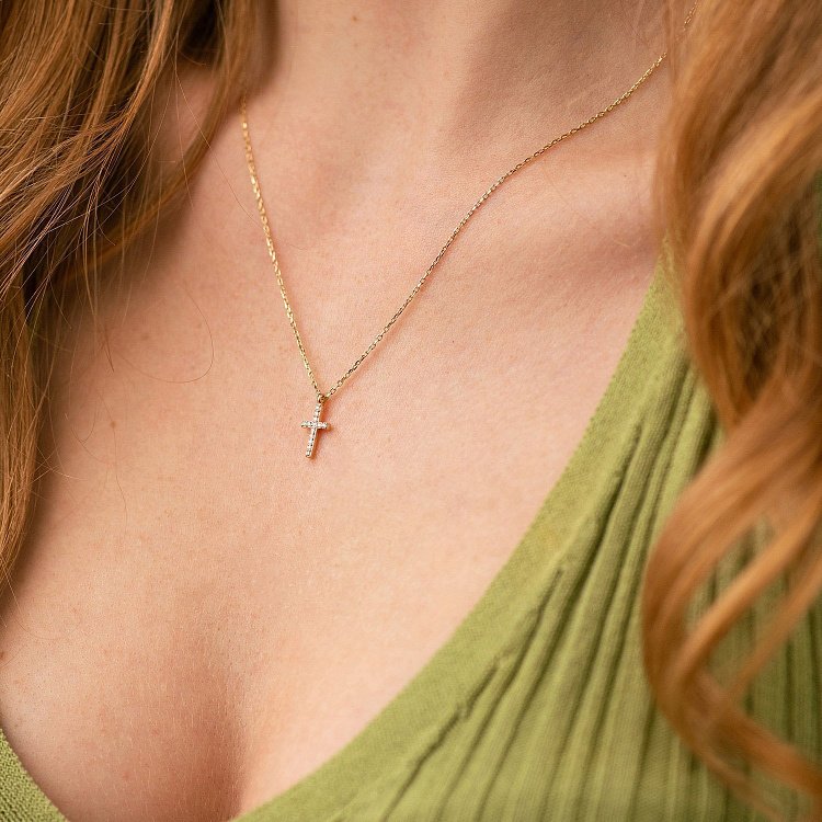 Колье "Крестик" в желтом золоте (бриллианты) колб0132м от ювелирного магазина Оникс - 1