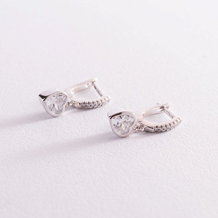 Срібні сережки "Сердечка" з фіанітами 123081 від ювелірного магазину Онікс - 3