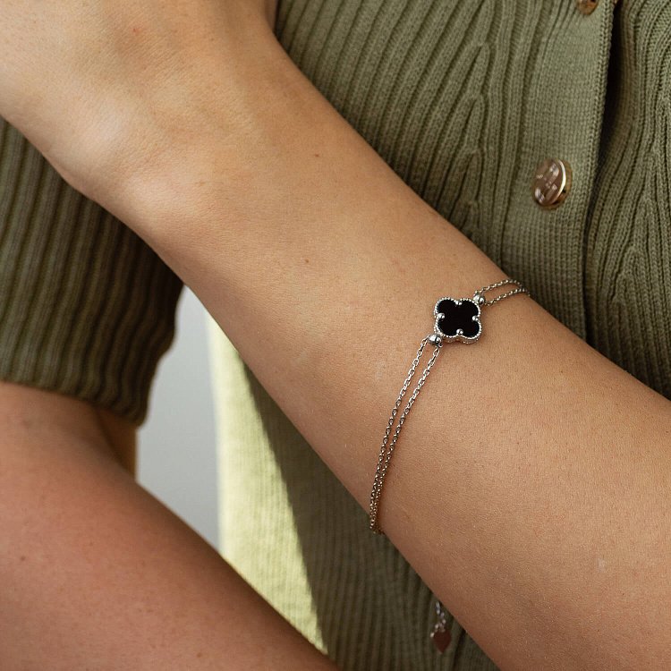 Срібний браслет "Конюшина" з оніксом 141672 від ювелірного магазину Онікс - 2