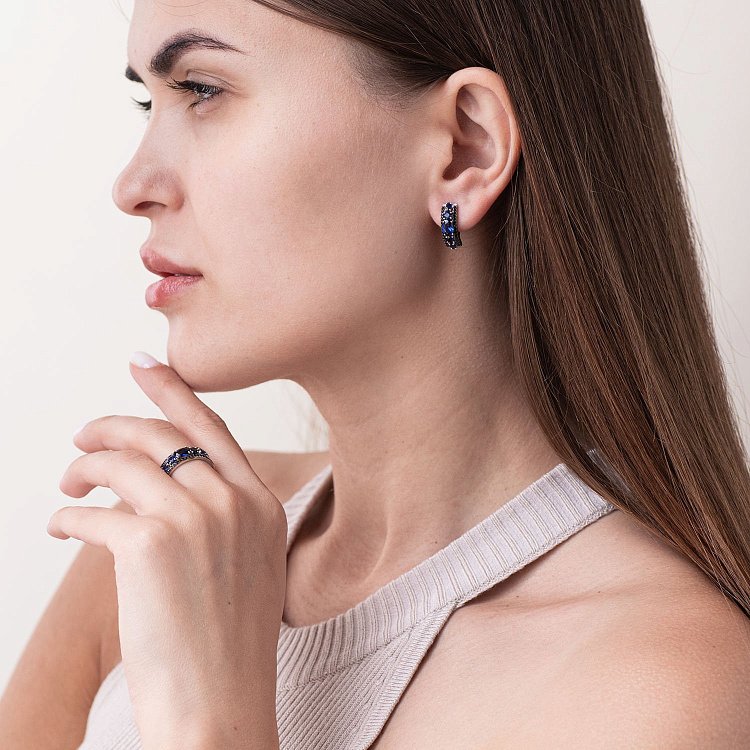 Срібна каблучка з сапфірами і фіанітами 1362/1р-HSPH - 2 Срібна каблучка з сапфірами і фіанітами 1362/1р-HSPH від ювелірного магазину Онікс - 2