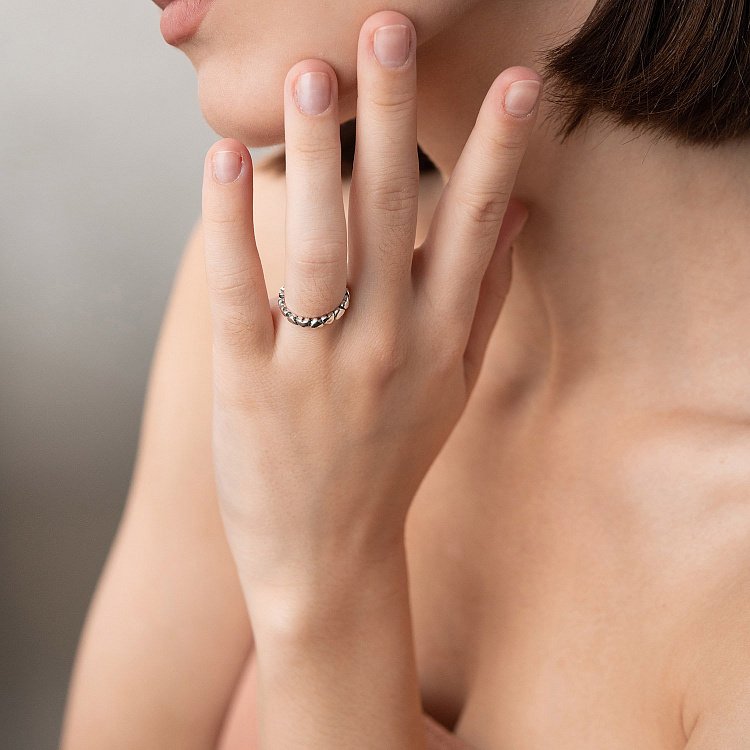 Срібна каблучка з сердечками 112009 від ювелірного магазину Онікс - 4