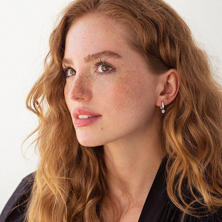 Сережки в білому золоті з діамантами 502390 від ювелірного магазину Онікс - 4