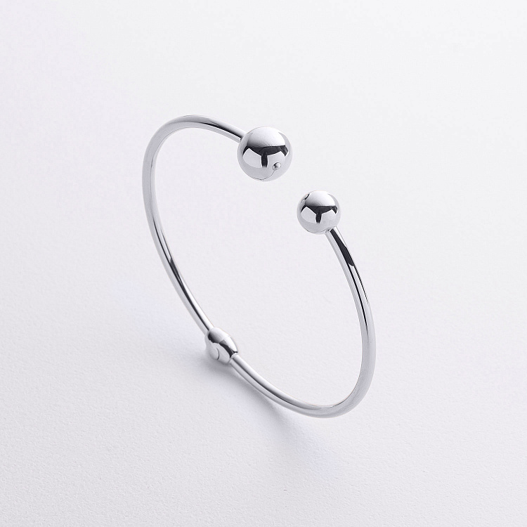 Жорсткий браслет "Кульки" у білому золоті б05509 від ювелірного магазину Онікс