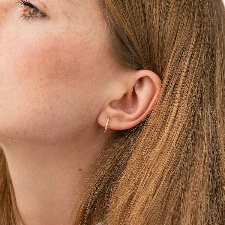 Золотые серьги с фианитами с09070 от ювелирного магазина Оникс - 1