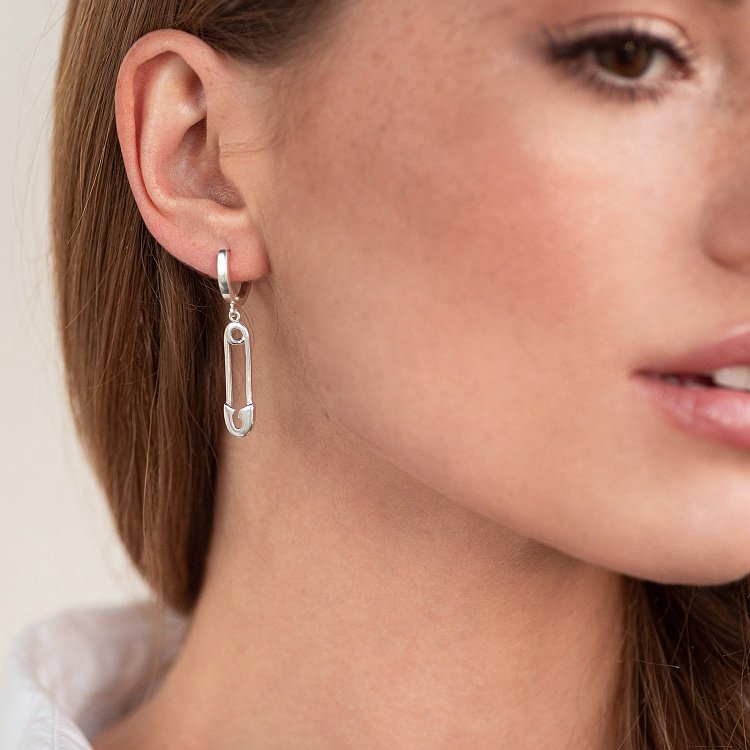 Срібні сережки "Шпильки" 123014 від ювелірного магазину Онікс - 1