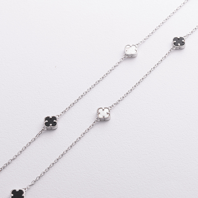 Серебряное колье "Клевер" (оникс, перламутр) 181356 от ювелирного магазина Оникс