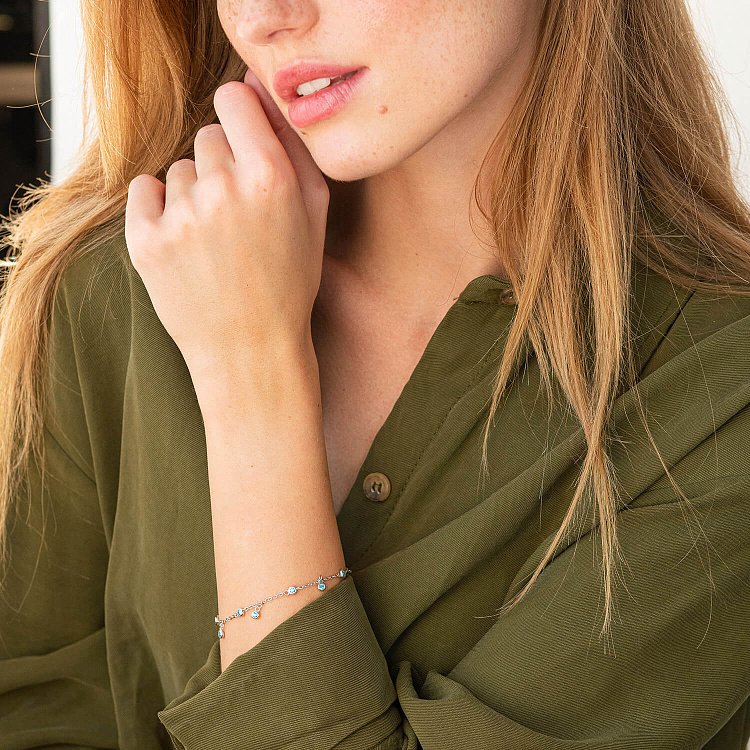 Серебряный браслет с голубыми фианитами на ногу 141567 от ювелирного магазина Оникс - 1