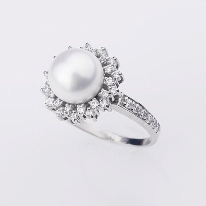 Золотое кольцо с искусственным жемчугом и фианитами к01675ж №2