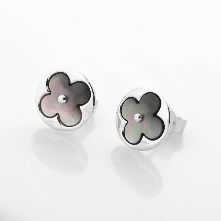 Сережки "Конюшина" з темним перламутром 122061 від ювелірного магазину Онікс