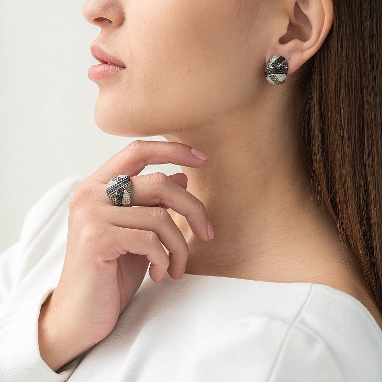 Золота каблучка з діамантами R25296 від ювелірного магазину Онікс - 1