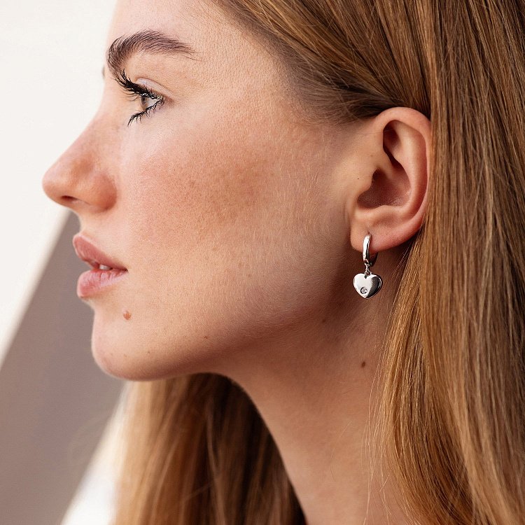 Сережки "Сердечки" з фіанітами (срібло) 122813 від ювелірного магазину Онікс - 2