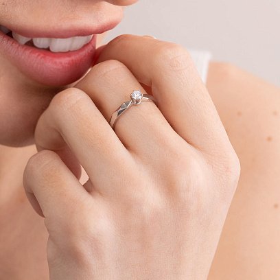 Помолвочное золотое кольцо с бриллиантом 219701121 №2