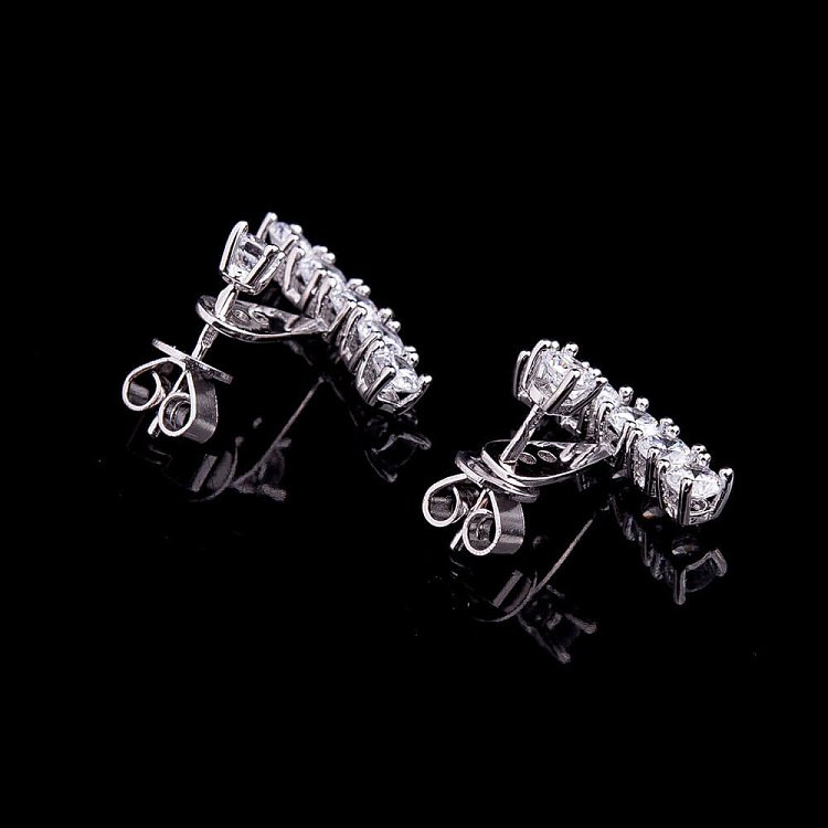 Серебряные серьги с фианитами 121636 от ювелирного магазина Оникс - 1