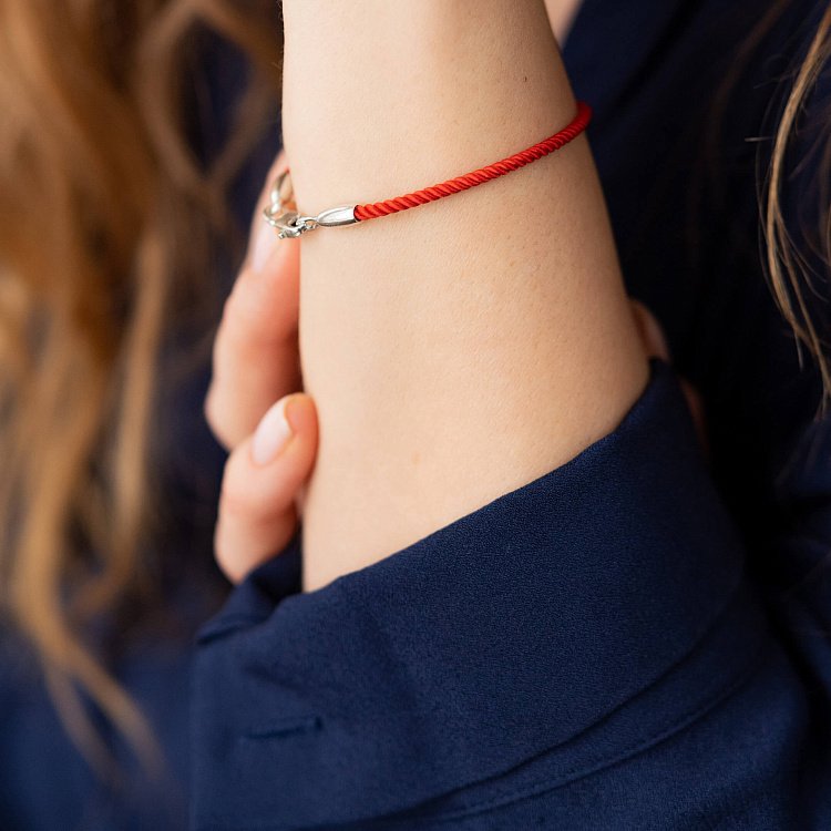 Шелковый браслет с гладкой серебряной застежкой (2мм) 14911 от ювелирного магазина Оникс - 1