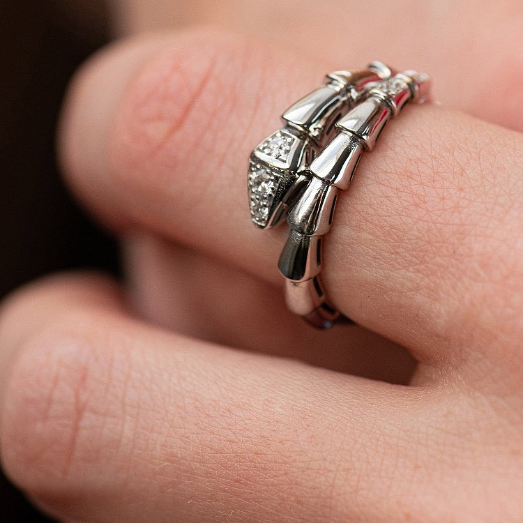 Кольцо "Змея" в белом золоте (фианиты) к08083 от ювелирного магазина Оникс - 3