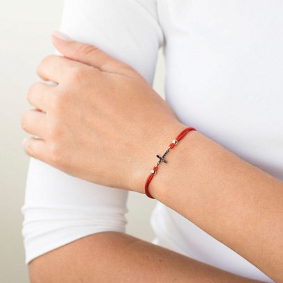 Браслет с красной нитью и золотой вставкой "Крестик" (фианит) б03481