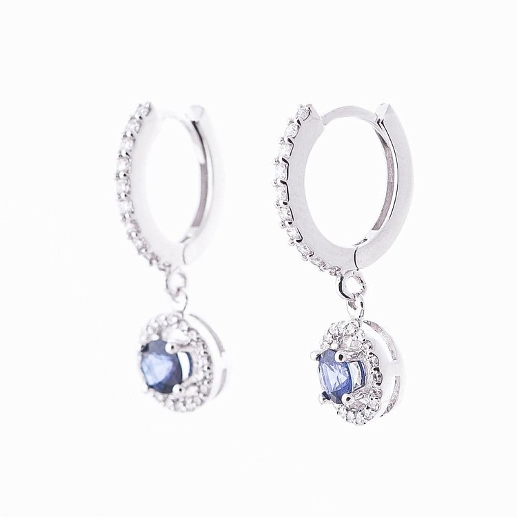 Золотые серьги с сапфиром и бриллиантами LDE0514-p - 1 Золотые серьги с сапфиром и бриллиантами LDE0514-p от ювелирного магазина Оникс - 1