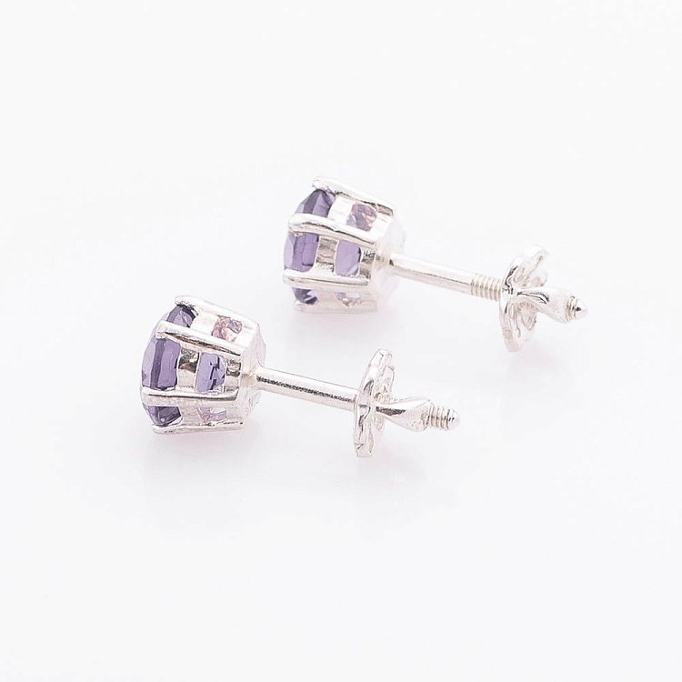 Срібні сережки-пусети з аметистом 6 мм 121985 від ювелірного магазину Онікс - 2