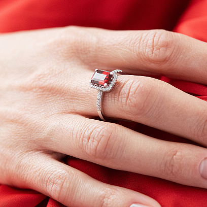 Срібна каблучка з синт. рубіном та фіанітами 1856/1p-HRUB №2