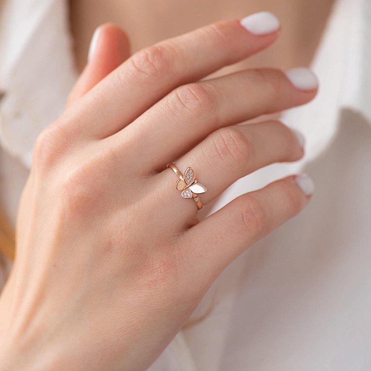 Золотое кольцо "Бабочка" с бриллиантами 29592421 от ювелирного магазина Оникс - 1