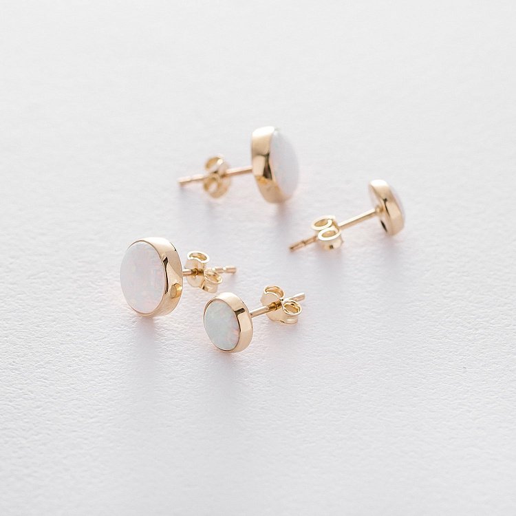 Золоті сережки-пусети "Сяйво" (синт. опал) 9 мм с07746 від ювелірного магазину Онікс - 5