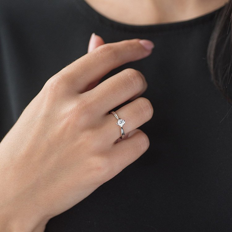 Золота каблучка з діамантом кб0305lg - 1 Золота каблучка з діамантом кб0305lg від ювелірного магазину Онікс - 1