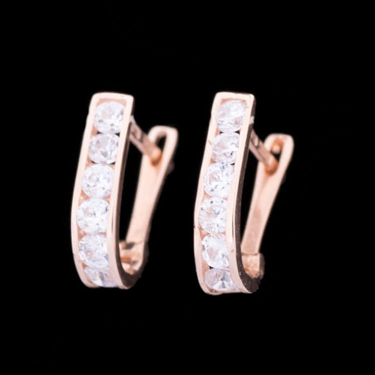 Золоті дитячі сережки з фіанітами с00055а від ювелірного магазину Онікс