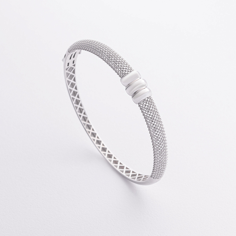 Жесткий браслет "Marie" в белом золоте б05607 от ювелирного магазина Оникс