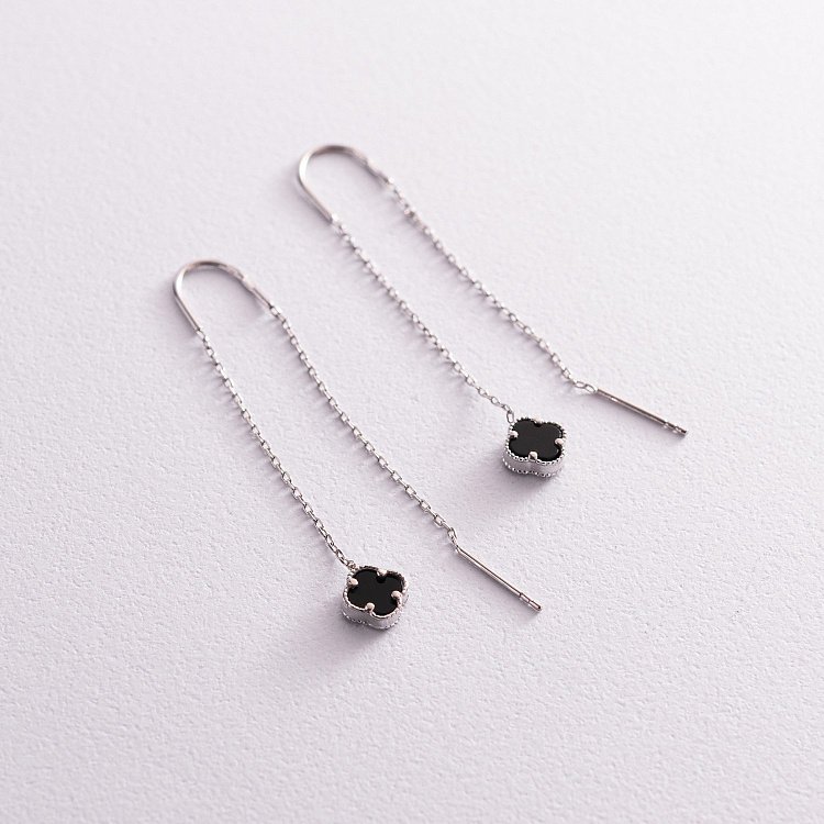 Серебряные серьги - протяжки "Клевер" с ониксом 123173 от ювелирного магазина Оникс - 1