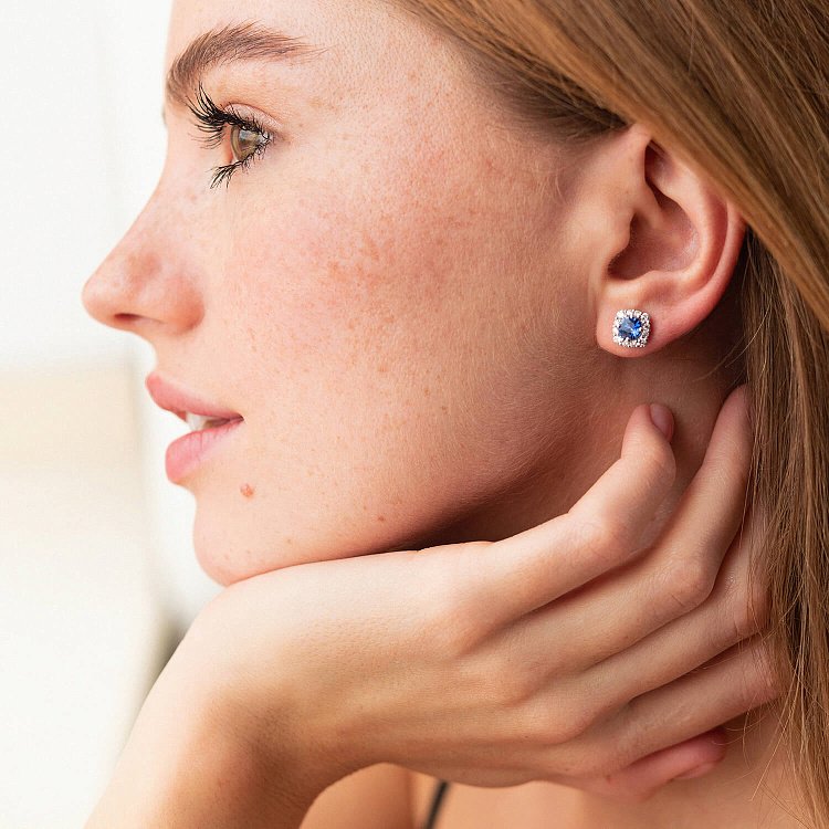 Золотые серьги - пусеты с бриллиантами и сапфирами сб0403nl от ювелирного магазина Оникс - 1