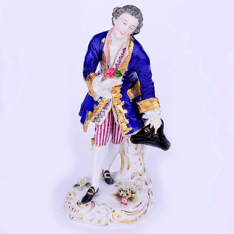 Фарфорова статуетка стат1 від ювелірного магазину Онікс