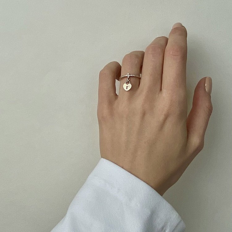 Золота каблучка "Серце" (фіаніти) к04844 від ювелірного магазину Онікс - 3