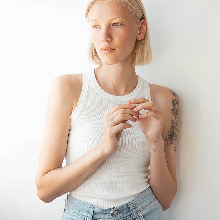 Кольцо в белом золоте с фианитами к07056 от ювелирного магазина Оникс - 6