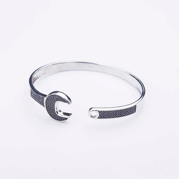 Серебряный браслет "Гаечный ключ" с фианитами 14949 от ювелирного магазина Оникс