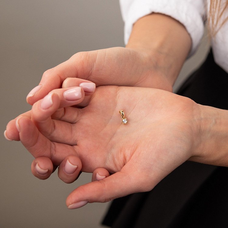 Золотой кулон (фианит) п03125 от ювелирного магазина Оникс - 1