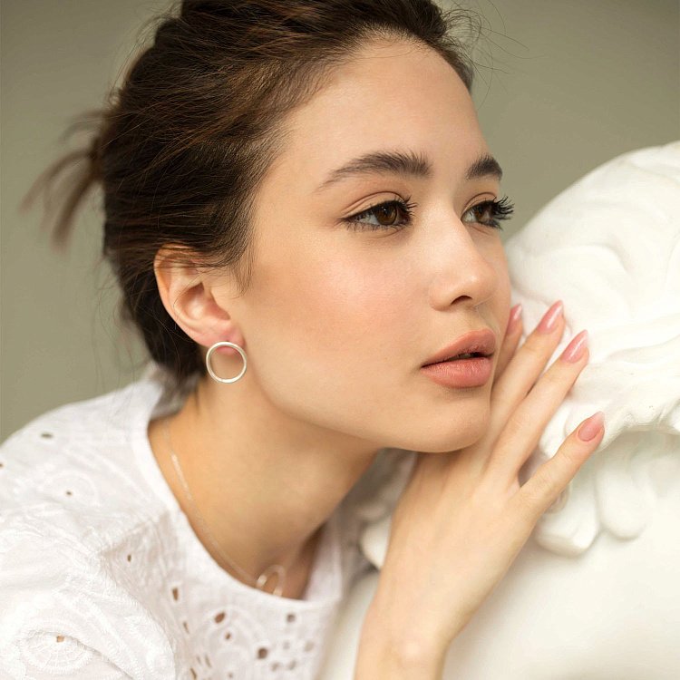 Сережки - пусети Великий кругообіг в сріблі 1.9 см 122547 від ювелірного магазину Онікс