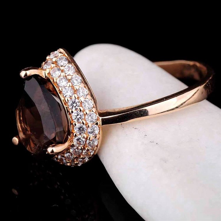 Золота каблучка з димчастим топазом і фіанітами к02327 від ювелірного магазину Онікс - 1